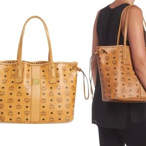 🔥MCM
Medium Liz Reversible Shopper🔥
